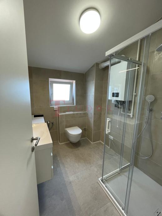 17327 100 1756728130.jpg