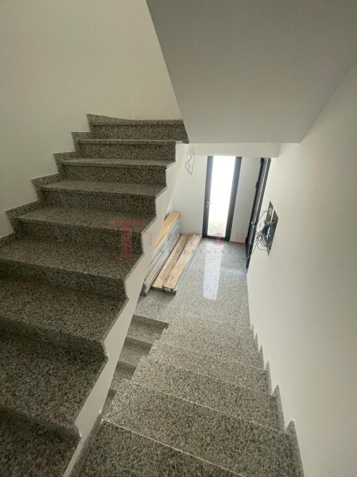 17327 92 1756728130.jpg