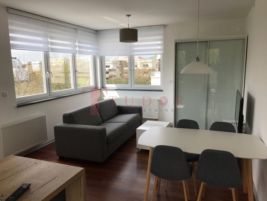 21581 145 1758542699.jpg