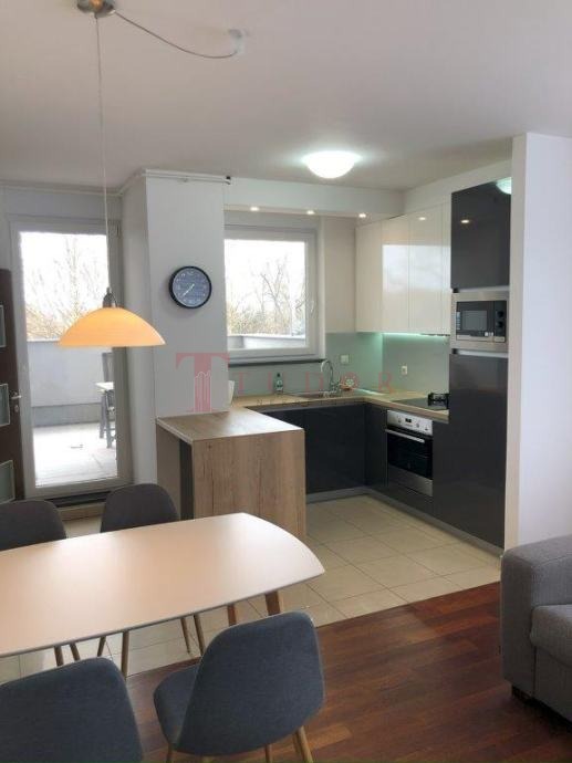 21581 148 1758542699.jpg