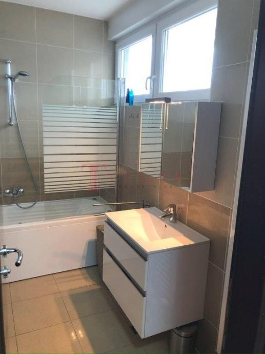 21581 152 1758542699.jpg