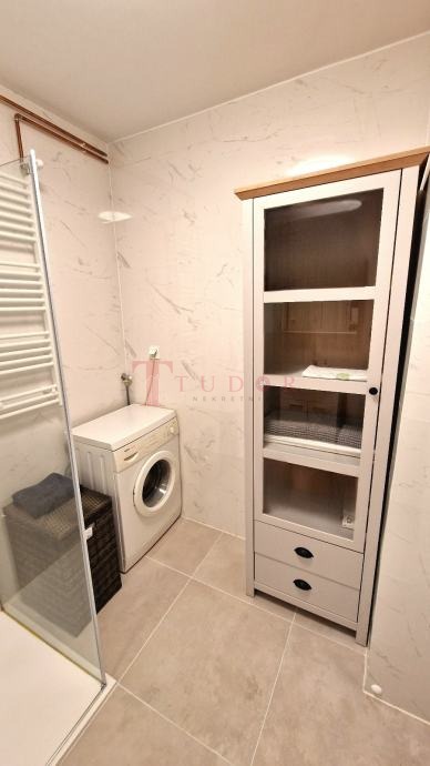 54926 9 1764175400.jpg