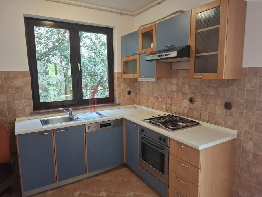 54929 10 1764181200.jpg