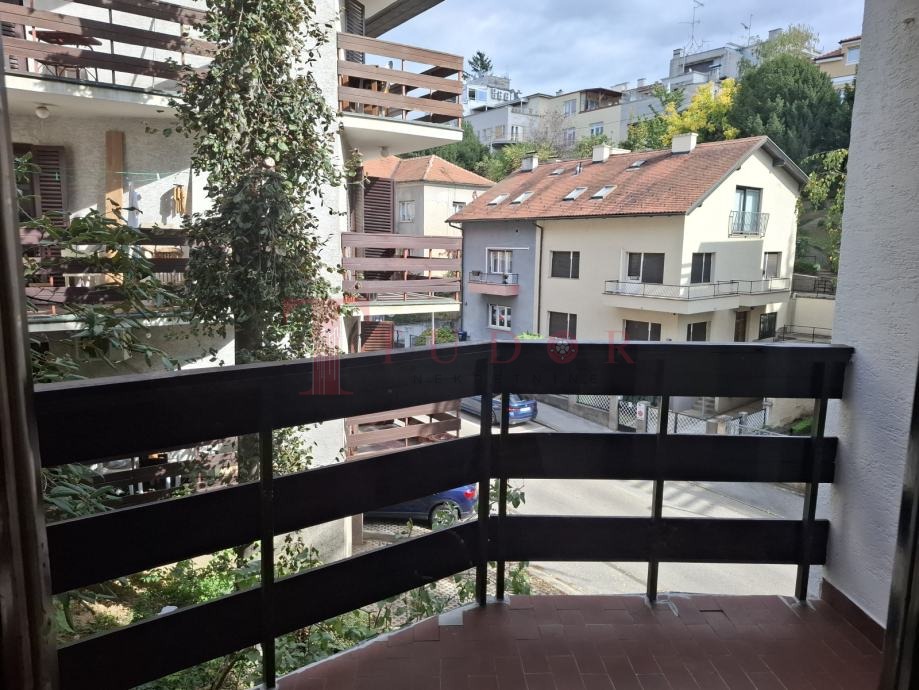 54929 15 1764181200.jpg