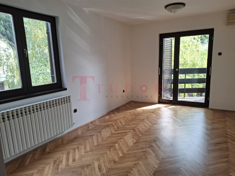 54929 20 1764181200.jpg