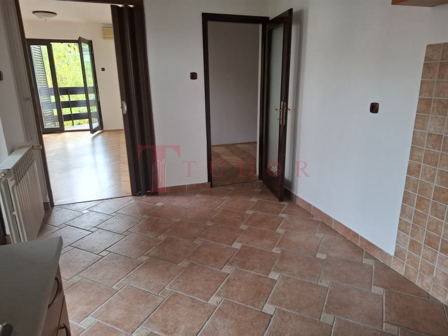 54929 9 1764181200.jpg