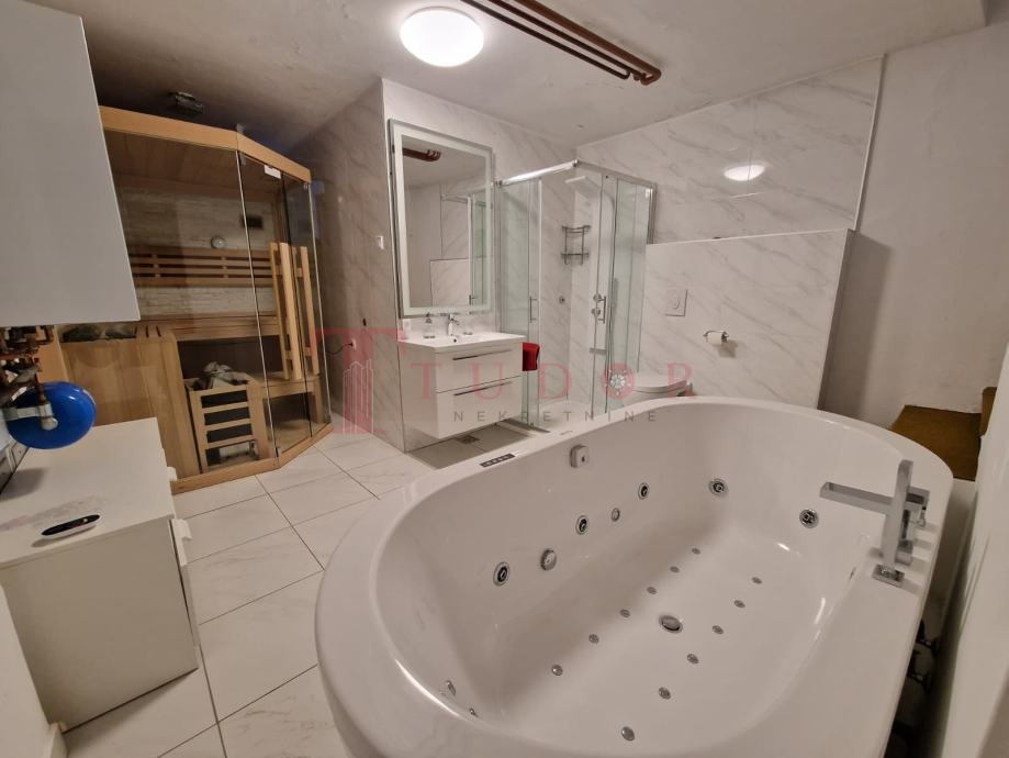 54930 3 1764184227.jpg