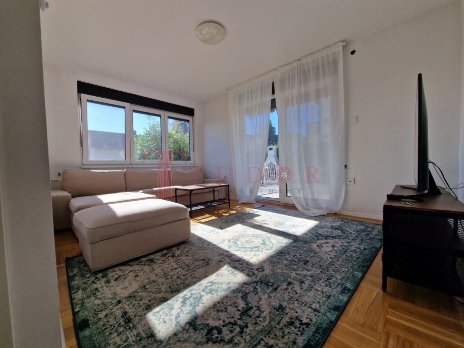 54930 4 1764184227.jpg