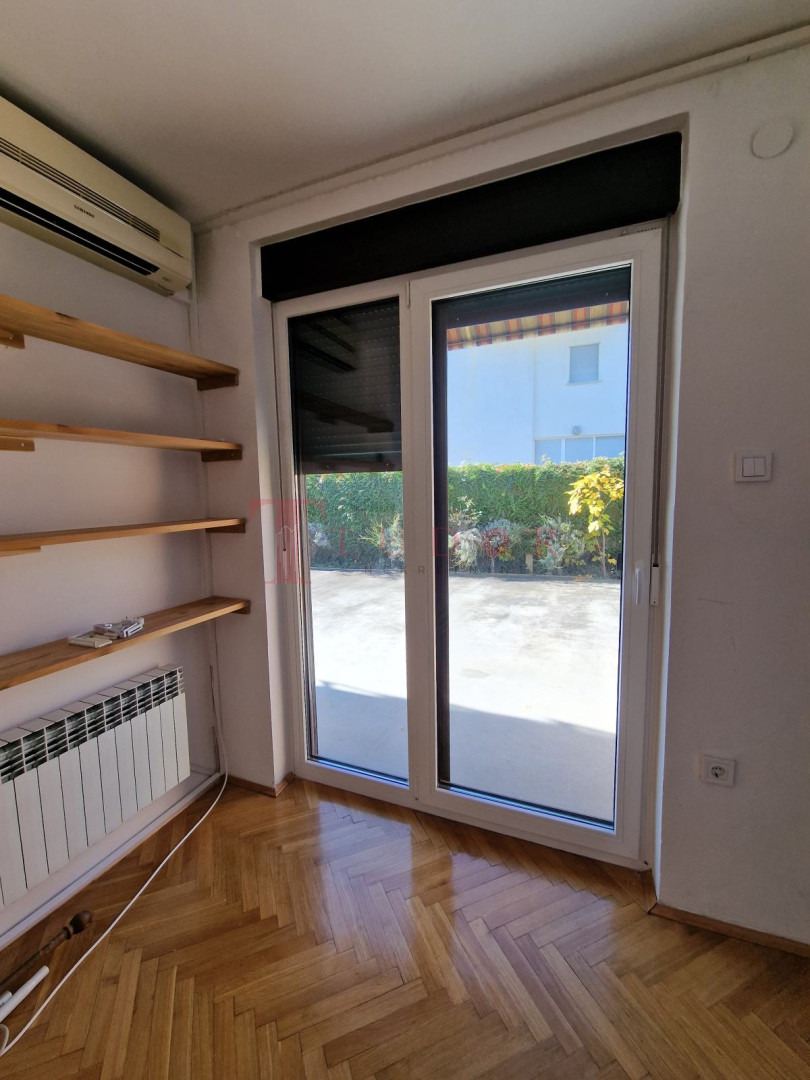 54930 9 1764184227.jpg