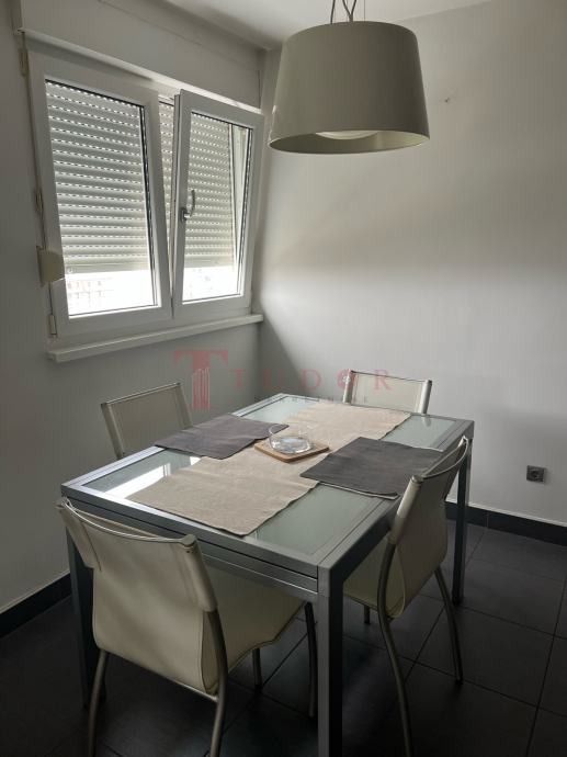 54931 4 1764185101.jpg