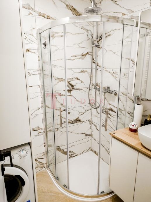 107066 10 1773860102.jpg